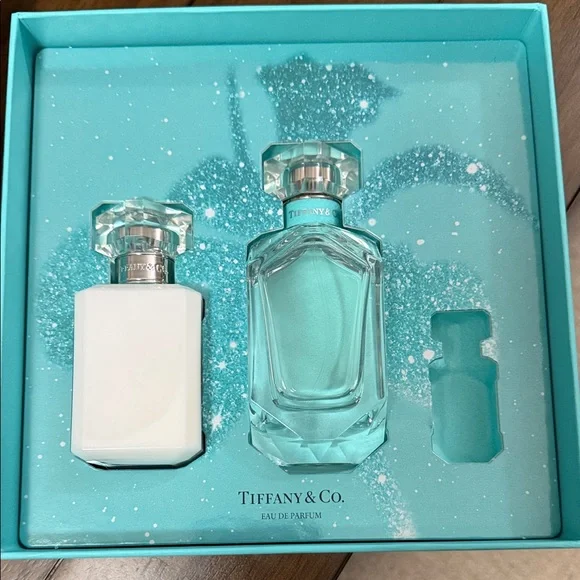 Tiffany & Co. Eau De Parfum 2.5 oz and Body Lotion gift set - Picture 14 of 14